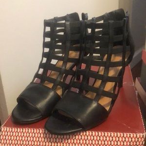 Black ankle heels.